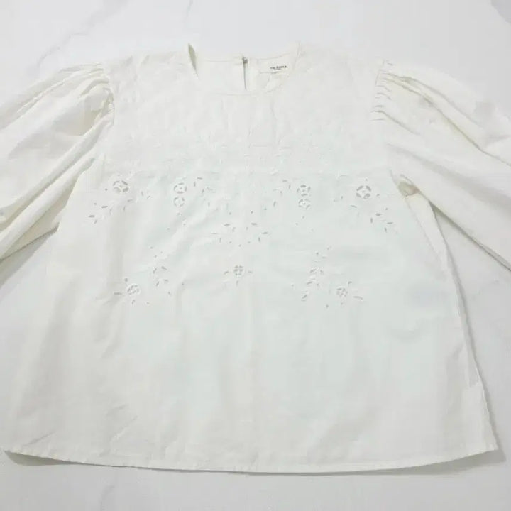 [BUNJANG] Isabel Marant White Embroidered Puff Sleeve Blouse / 이자벨마랑 화이트 자수 퍼프 소매 블라우스 36