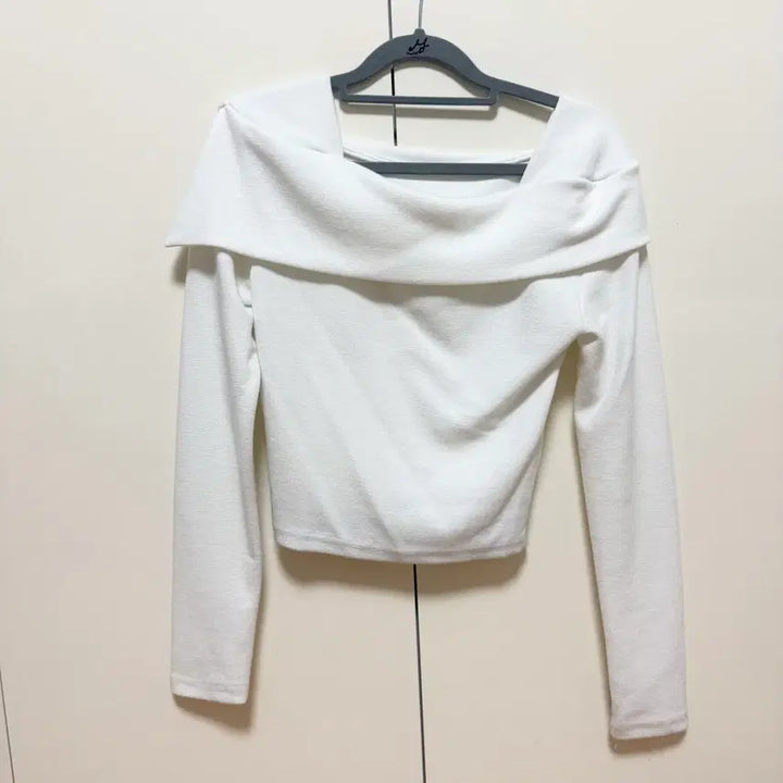 [BUNJANG] Asymmetrical Square Neck Knit T-Shirt / (1번 착용)언발 스퀘어넥 니트 티셔츠
