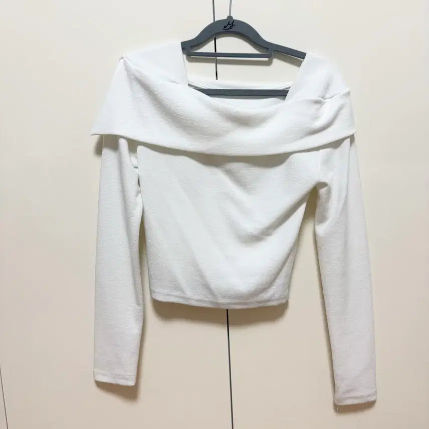 [BUNJANG] Asymmetrical Square Neck Knit T-Shirt / (1번 착용)언발 스퀘어넥 니트 티셔츠