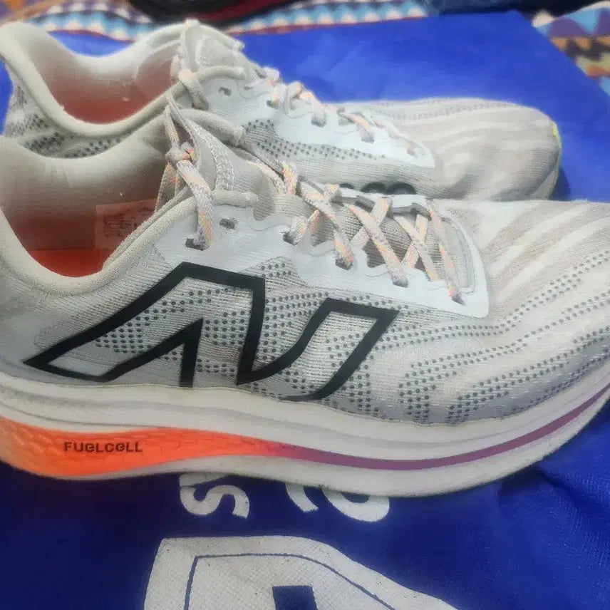 [BUNJANG] New Balance FuelCell SuperComp Trainer V2 Running Shoes Size 260 / 뉴발란스 퓨어셀 슈퍼컴프 트레이너 V2 운동화  런닝화 260 사이즈