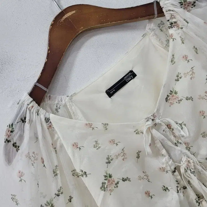 [BUNJANG] DAZY Floral Print Blouse / DAZY 잔꽃무늬 블라우스