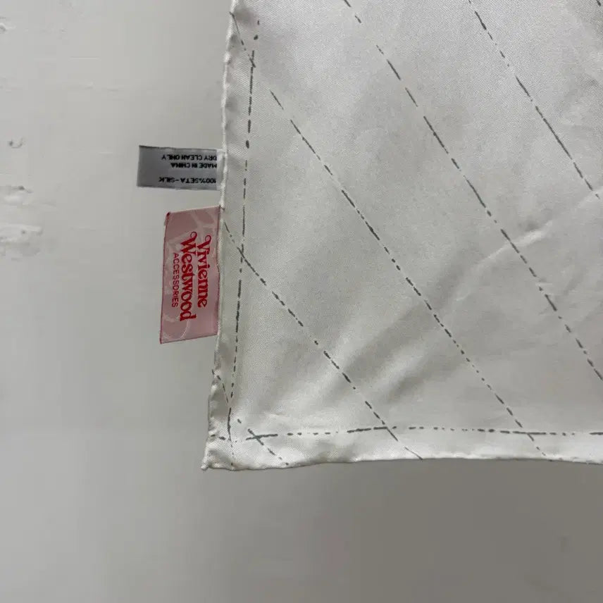 [BUNJANG] Vivienne Westwood Silk Graffiti Orb Pattern Scarf / 비비안웨스트우드 실크 스카프 그래피티 오브 패턴 JS47