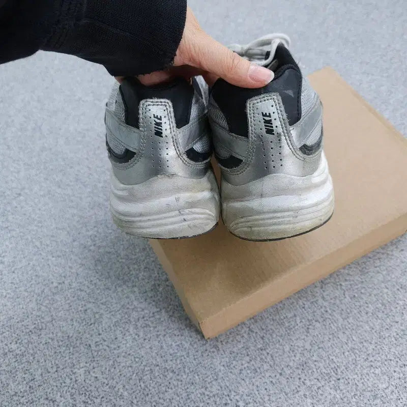 [BUNJANG] Nike Sneakers / 265 나이키 운동화 | A