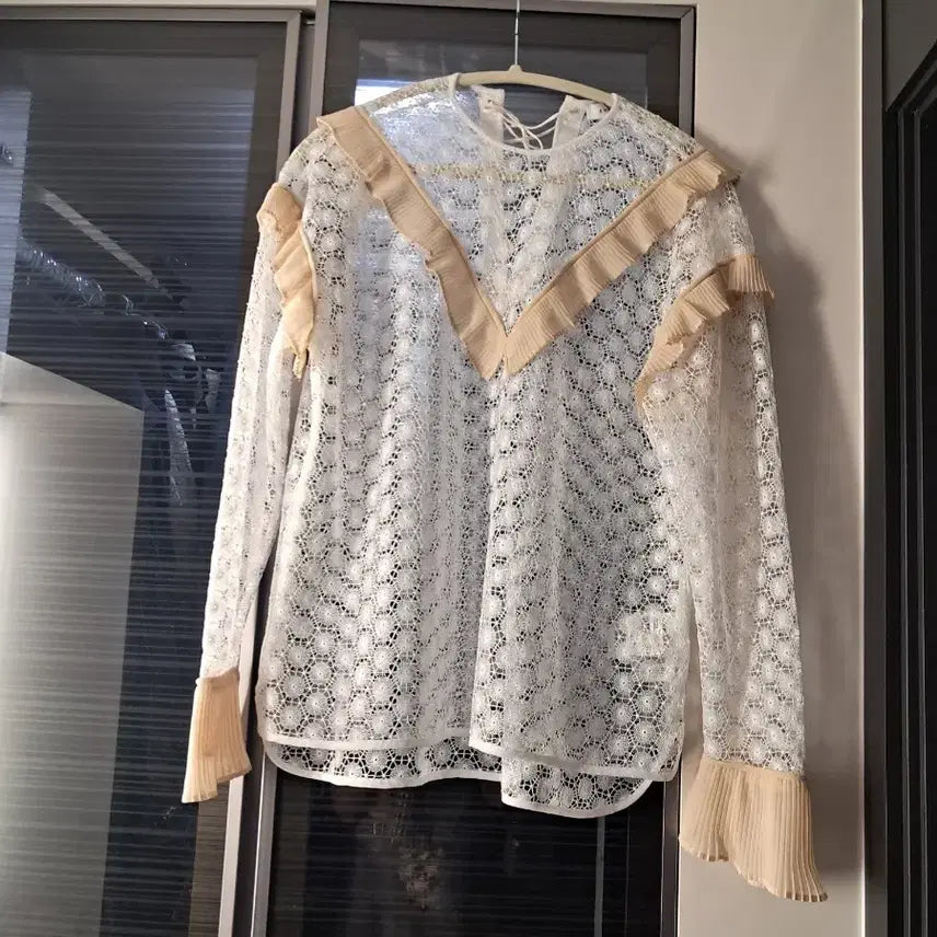 [BUNJANG] Sandro Lace Blouse / 산드로 블라우스 듀엘지컷에고이스트보브랑방마쥬