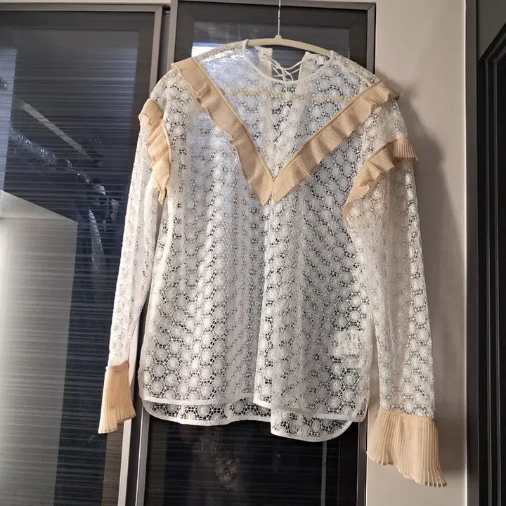 [BUNJANG] Sandro Lace Blouse / 산드로 블라우스 듀엘지컷에고이스트보브랑방마쥬