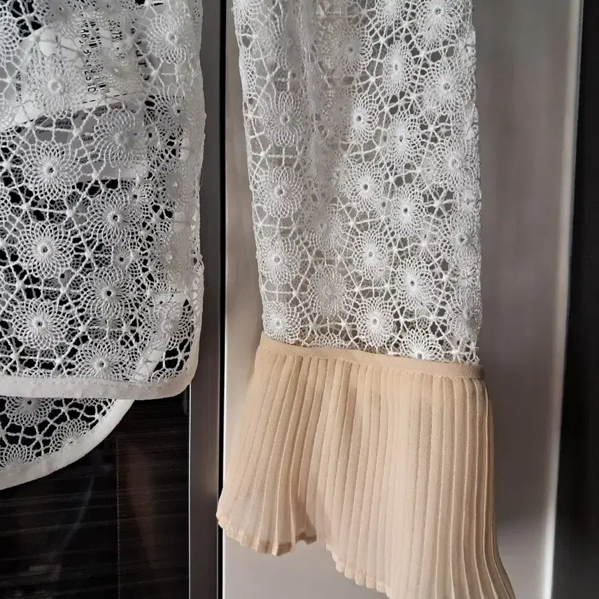 [BUNJANG] Sandro Lace Blouse / 산드로 블라우스 듀엘지컷에고이스트보브랑방마쥬