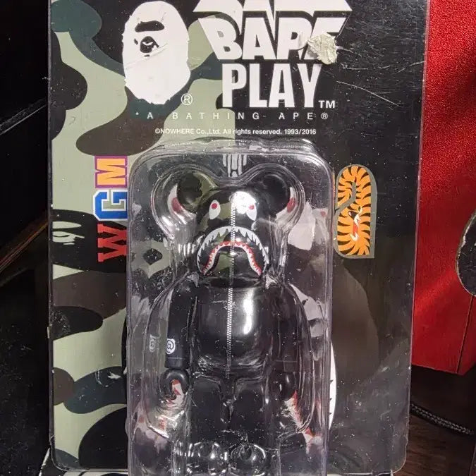[BUNJANG] Bearbrick BAPE PLAY 1st Camo Shark 100% Sealed / 베어브릭 베이프 플레이 1ST 카모 샤크 100% 미개봉