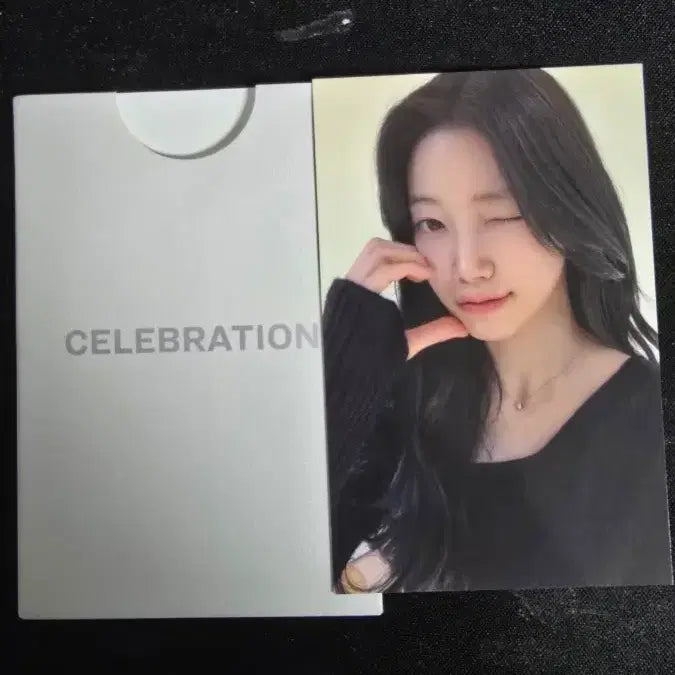 [BUNJANG] 르세라핌 CELEBRATION 공방 1주차 카즈하 포카 양도합니다. / 르세라핌 CELEBRATION 공방 1주차 카즈하 포카 양도합니다.
