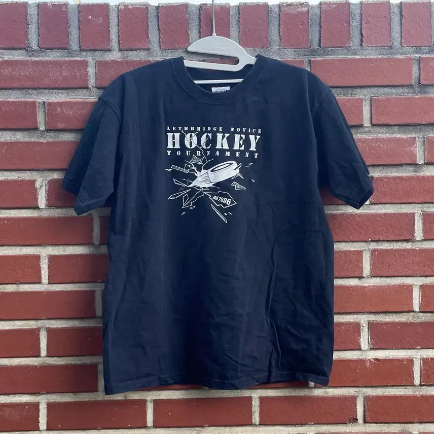 [BUNJANG] 2006 Gildan Hockey Tournament T-Shirt Black / 00s GILDAN 2006 하키 토너먼트 티셔츠 블랙