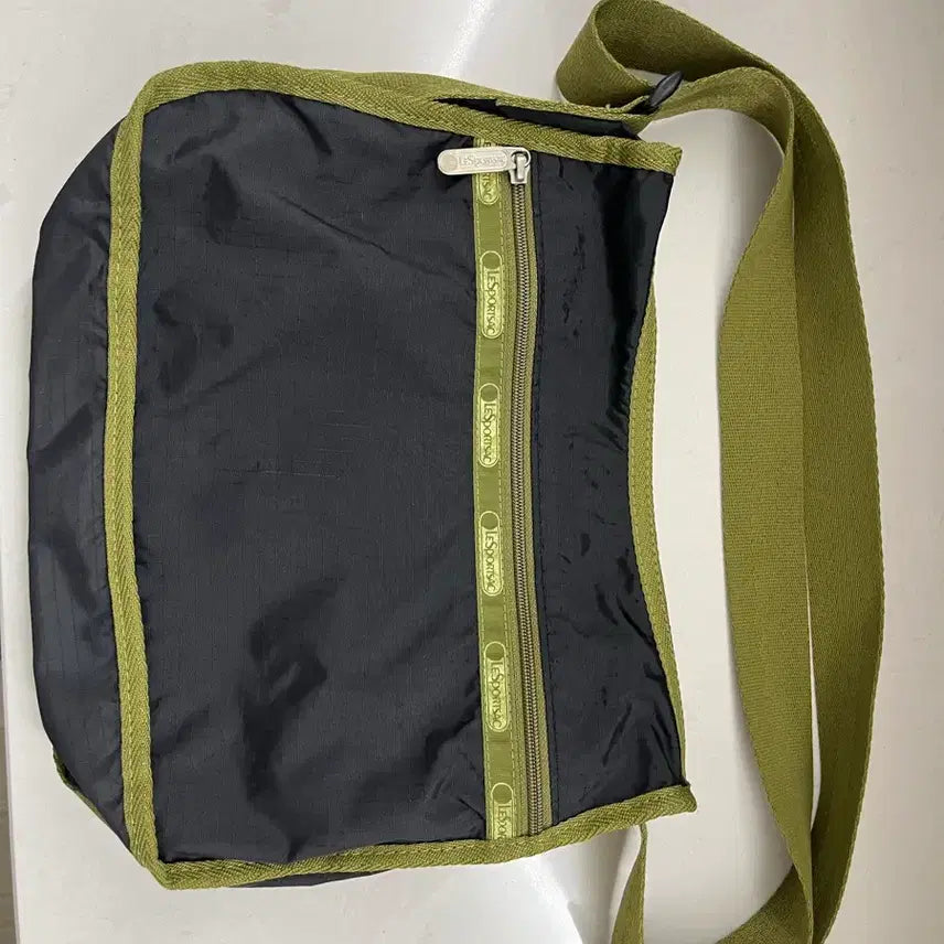 [BUNJANG] LeSportsac Khaki Nylon Hobo Bag / 레스포삭 카키 나일론 호보백