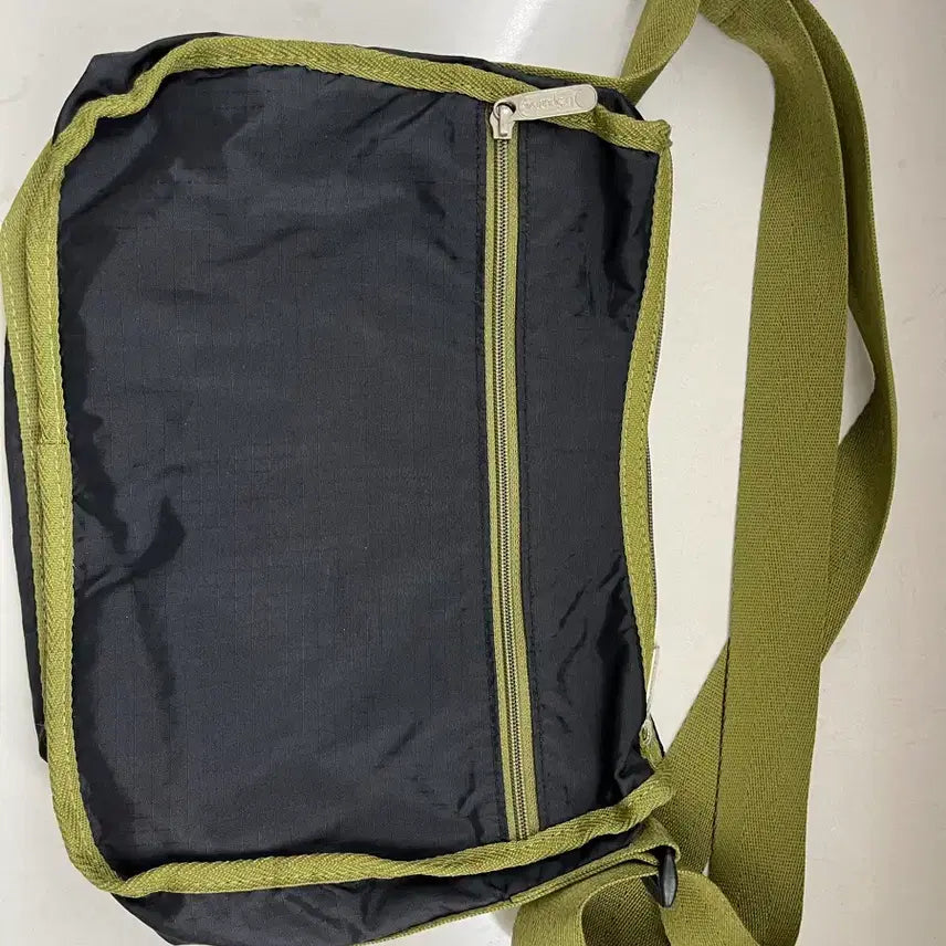 [BUNJANG] LeSportsac Khaki Nylon Hobo Bag / 레스포삭 카키 나일론 호보백