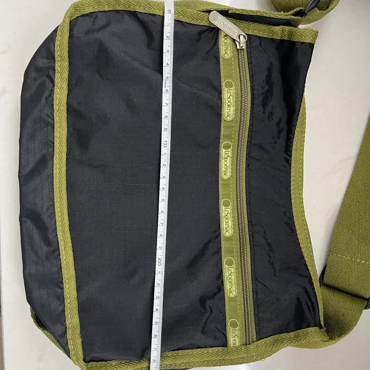 [BUNJANG] LeSportsac Khaki Nylon Hobo Bag / 레스포삭 카키 나일론 호보백