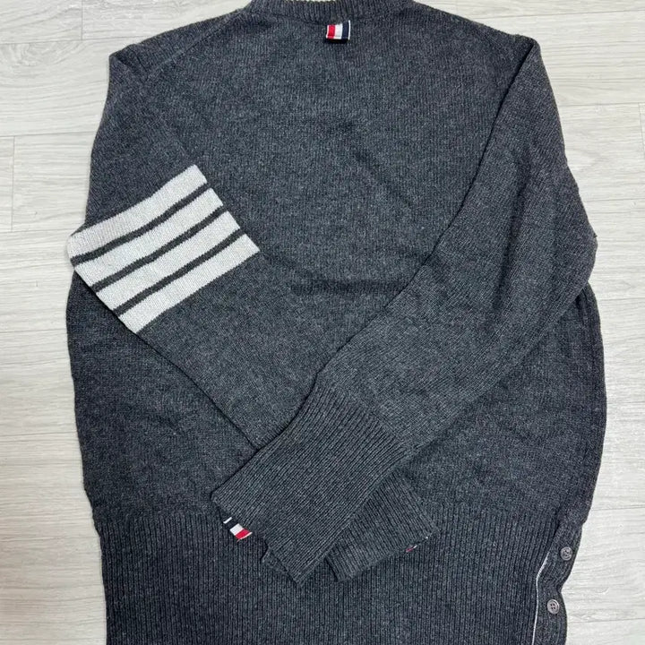 [SOLD OUT] 톰브라운 그레이 니트 풀오버