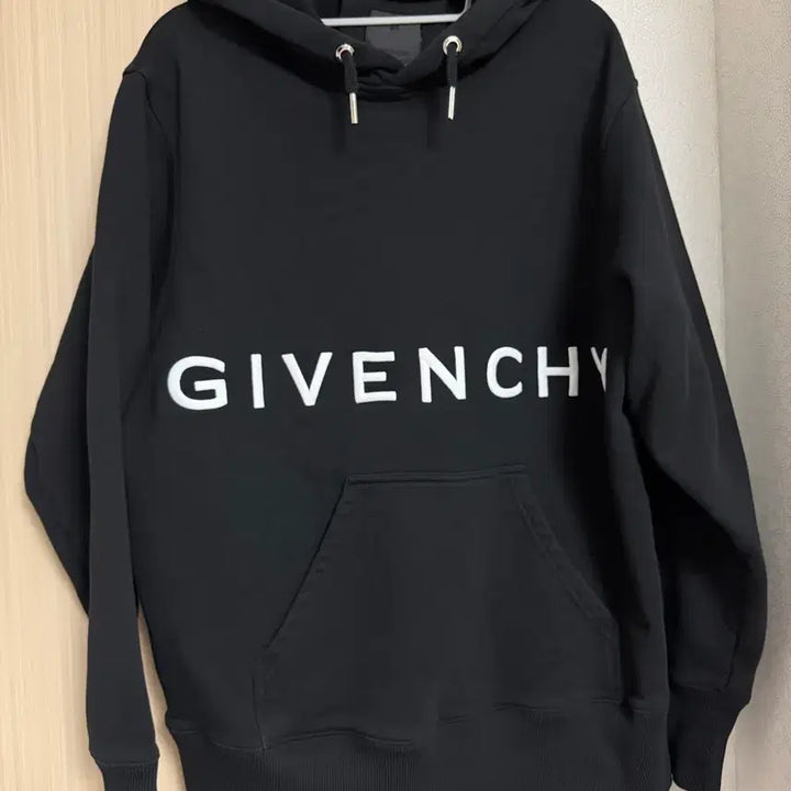 [BUNJANG] Givenchy Embroidered Logo Hoodie / 지방시 자수로고 후드티