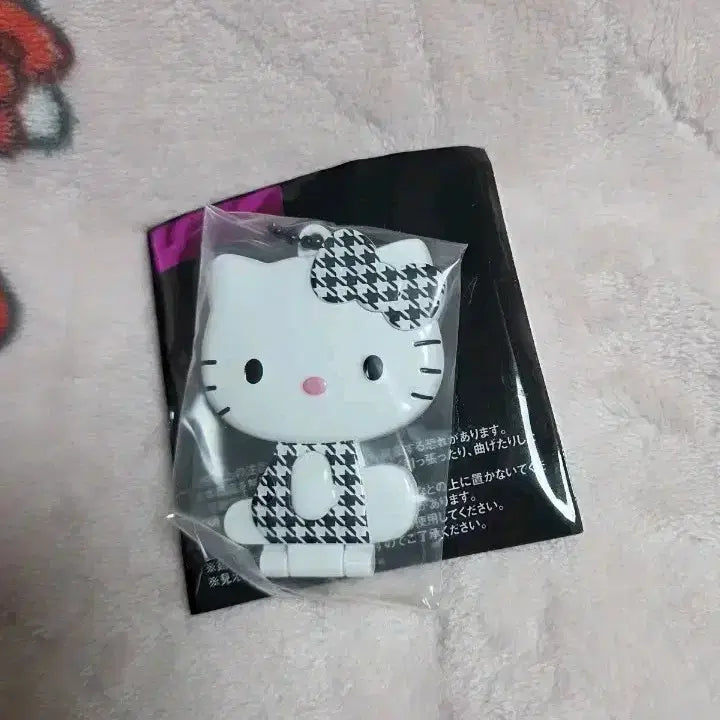 [BUNJANG] Hello Kitty Mirror Collection Keyring (Black Check) / 헬로키티 미러 컬렉션 키링 (블랙체크)