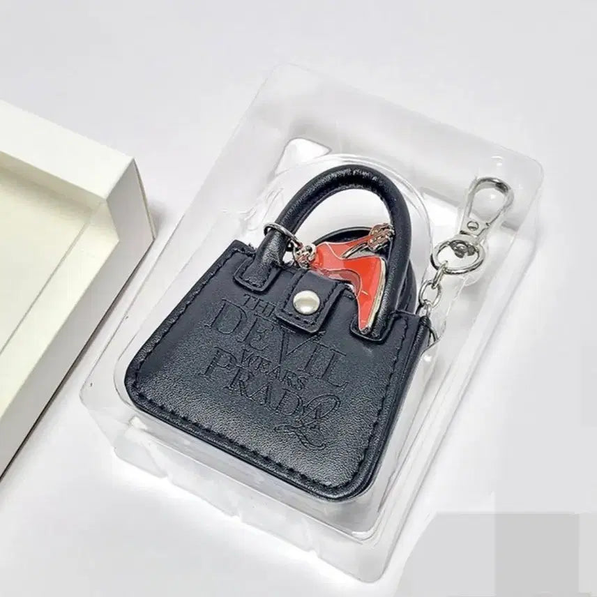 [SOLD OUT] 악마는 프라다를 입는다2 가방 키링 블랙