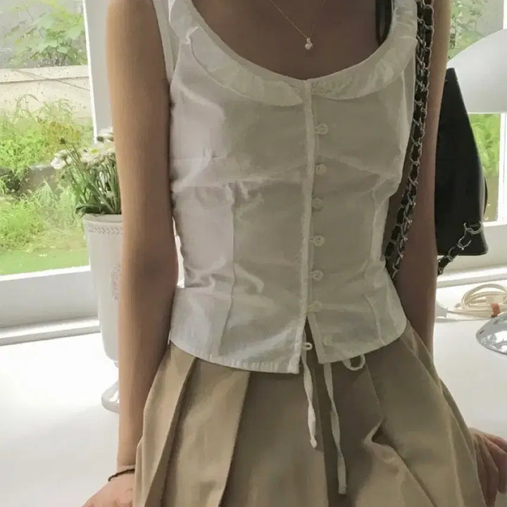 [BUNJANG] Dalt Ballerina Frill Sleeveless Blouse / 달트 발레리나 프릴 나시 블라우스