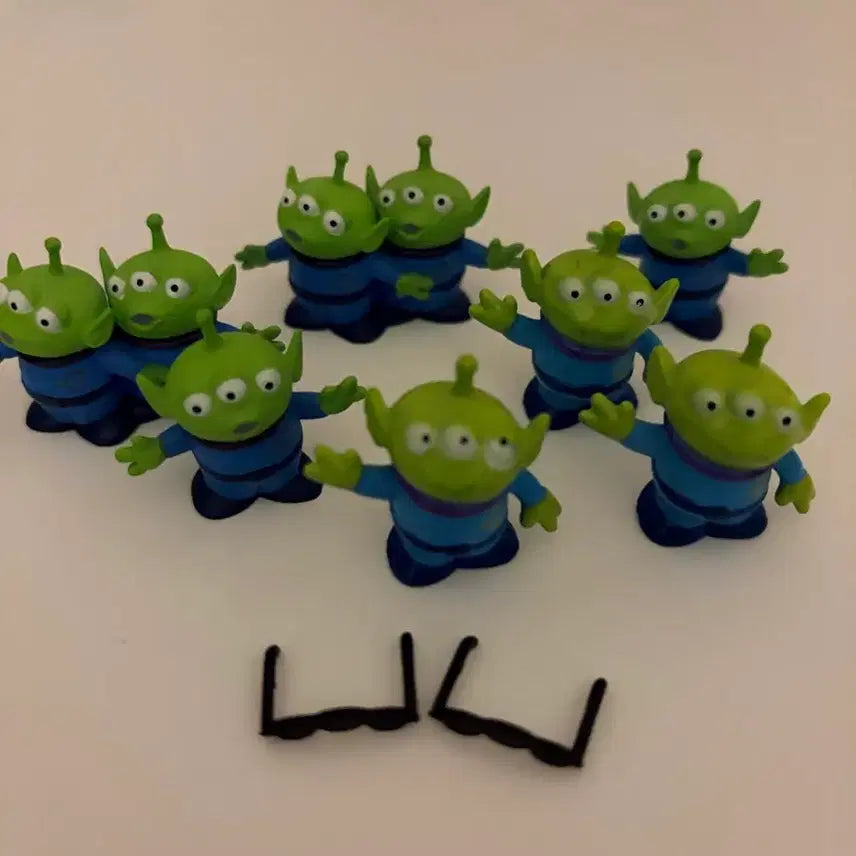 [BUNJANG] Toy Story Alien Figure (Aliens) with Sunglasses Set / 토이스토리 외계인 피규어 알린 + 선그라스