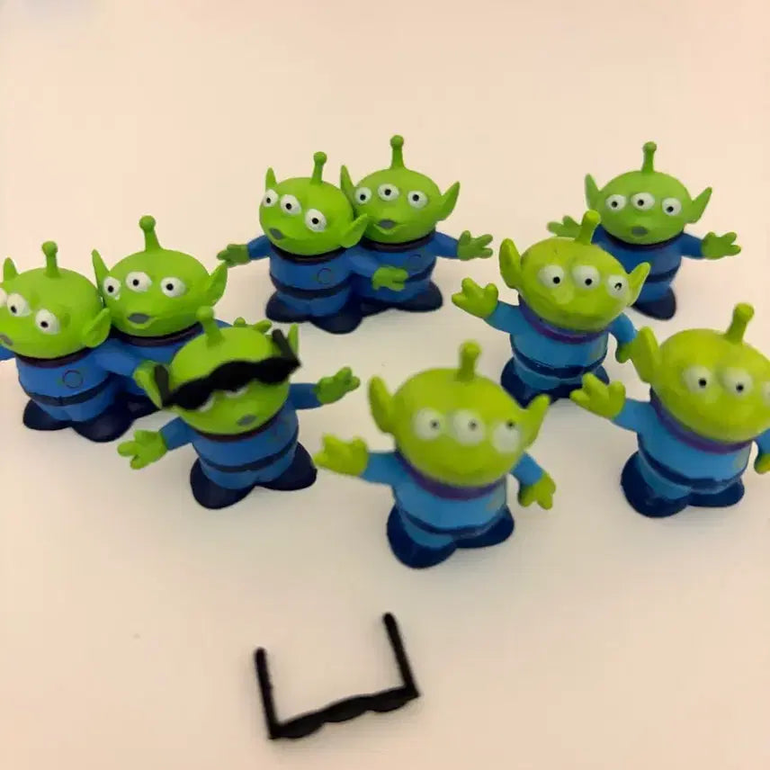 [BUNJANG] Toy Story Alien Figure (Aliens) with Sunglasses Set / 토이스토리 외계인 피규어 알린 + 선그라스