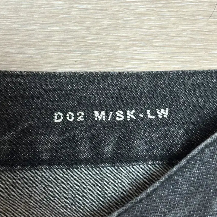 [SOLD OUT] (32) 18ss 생로랑 블랙 디스 데님 팬츠 진