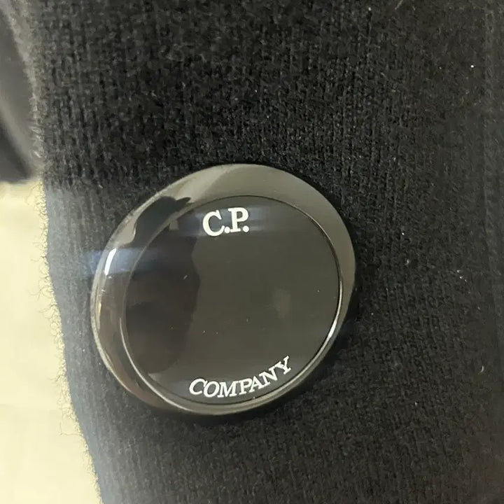 [SOLD OUT] C.P. 컴퍼니 블랙 니트 집업 가디건