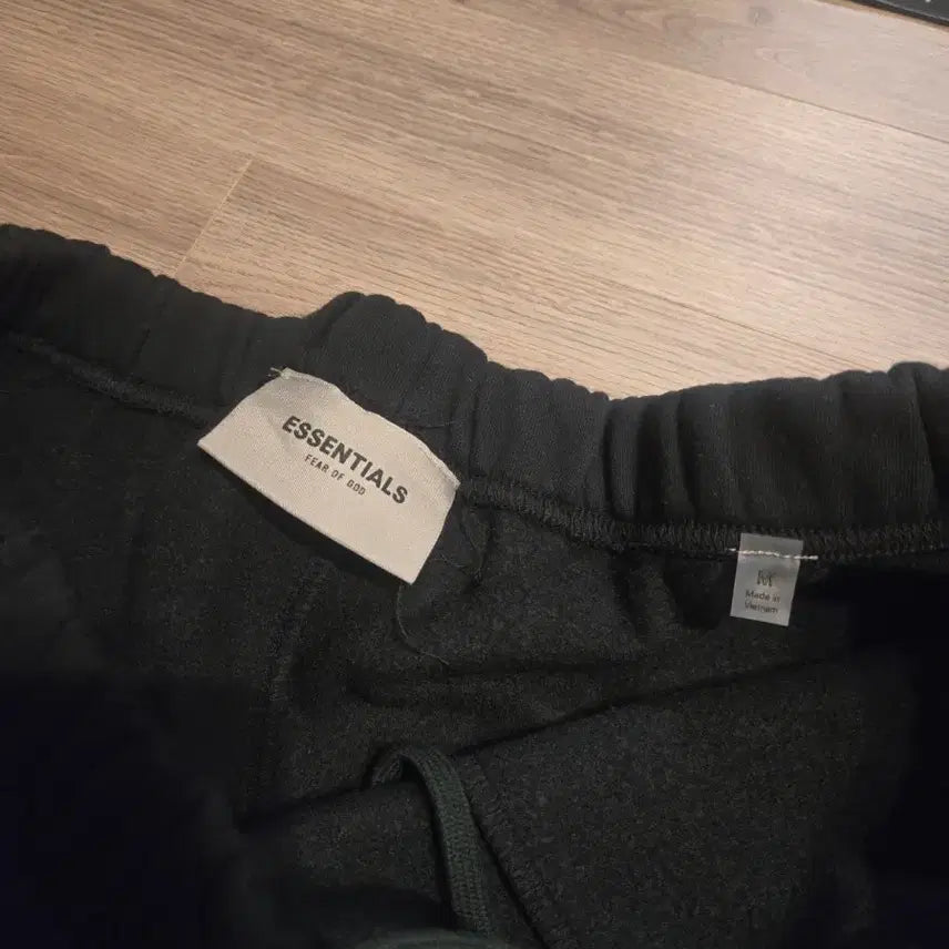 [BUNJANG] Essential Black Shorts / 에센셜 반바지 팬츠