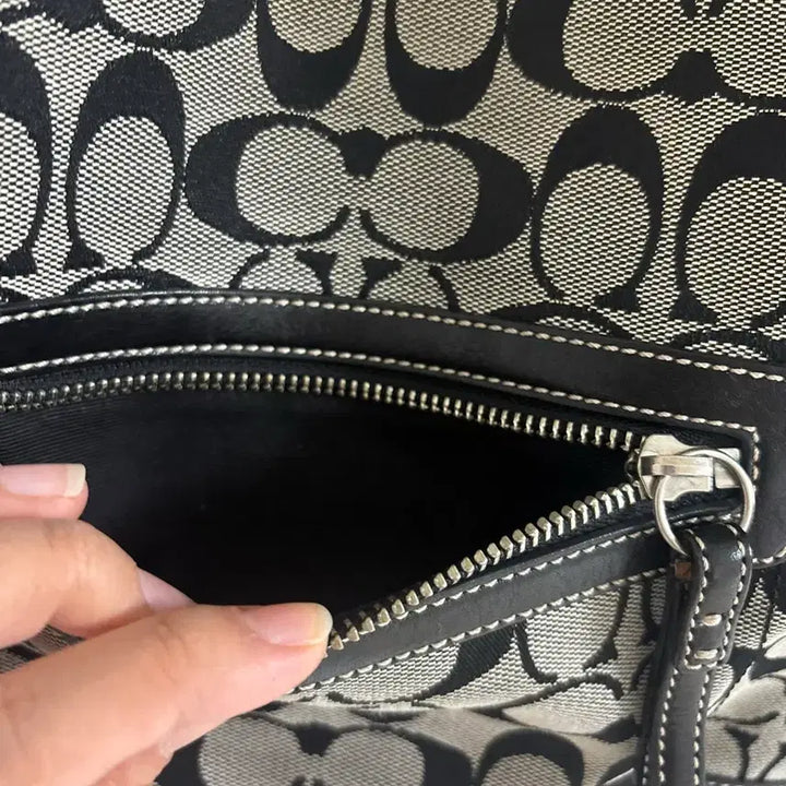[BUNJANG] Coach Signature Black Shoulder Bag / 코치 시그니처 블랙 숄더백