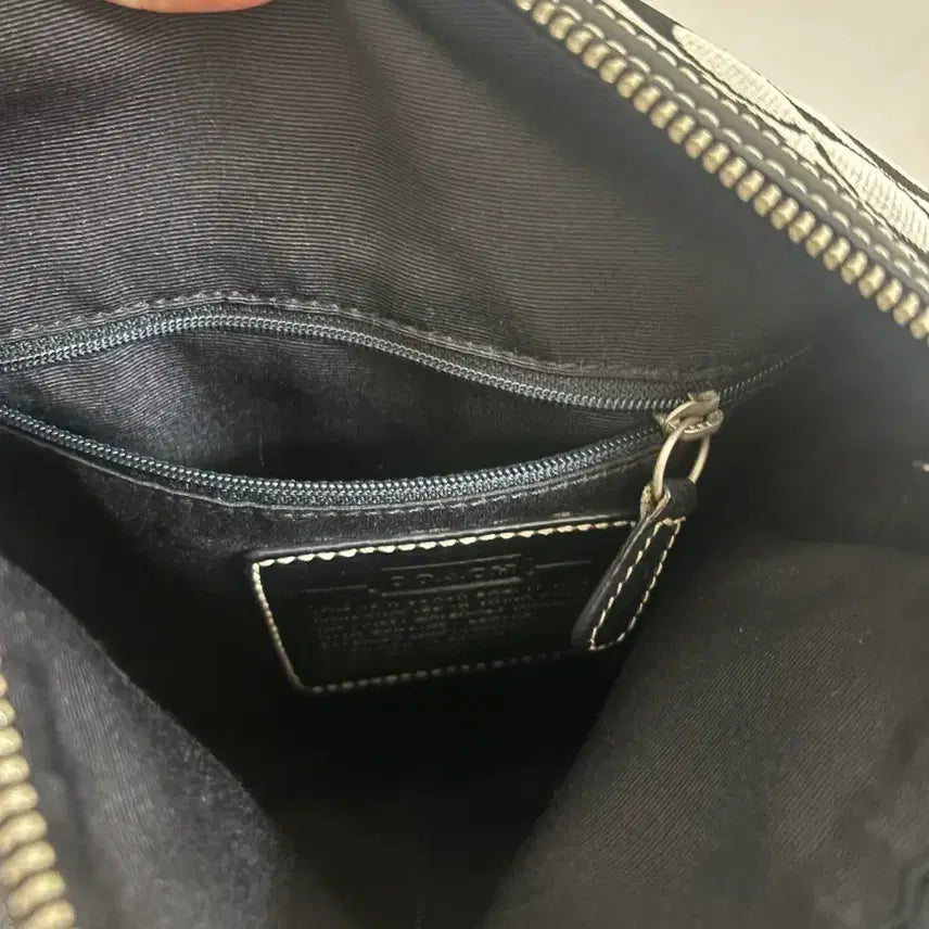 [BUNJANG] Coach Signature Black Shoulder Bag / 코치 시그니처 블랙 숄더백