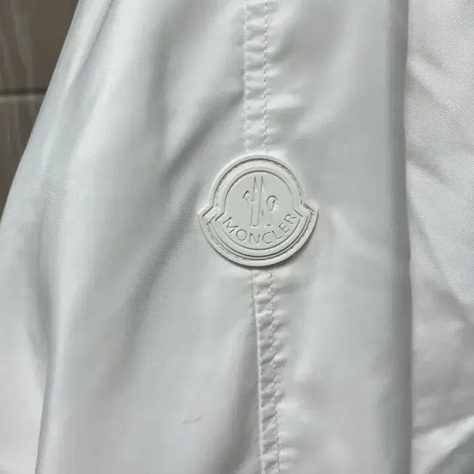 [SOLD OUT] 몽클레어 화이트 바람막이