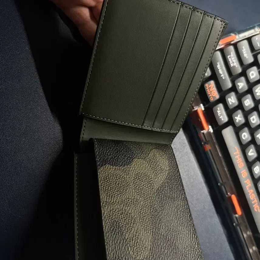 [BUNJANG] Coach Dark-Shamrock Bifold Wallet / 코치 다크샴룩 반지갑