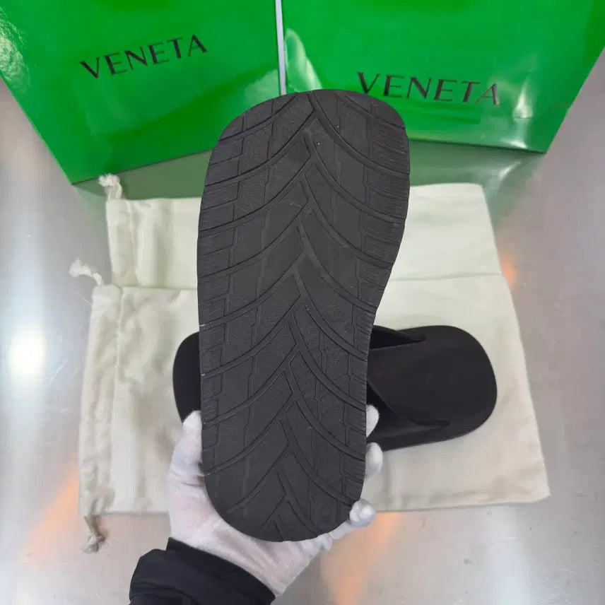 [BUNJANG] Bottega Veneta Flintstone Mule Slippers / [리오브] 보테가베네타 플린스톤 뮬 슬리퍼