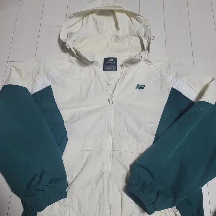 [SOLD OUT] 뉴발란스 배색 후드 바람막이 자켓 90