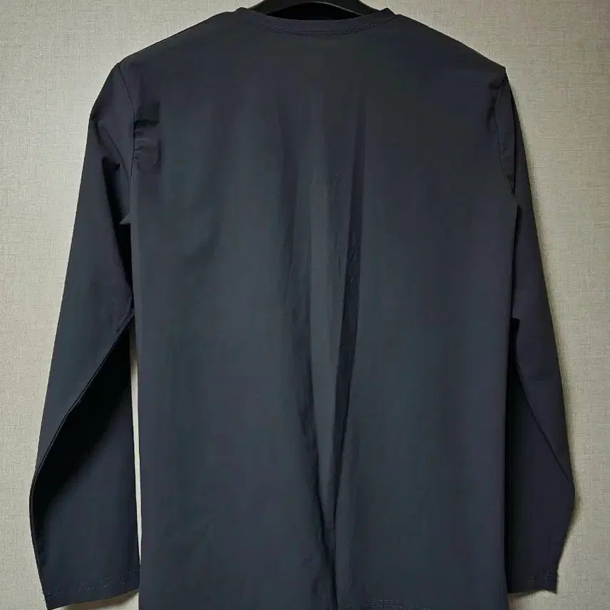 [BUNJANG] Find-Out Round Neck T-shirt (100) / 파인드아웃 라운드 티셔츠 (100)