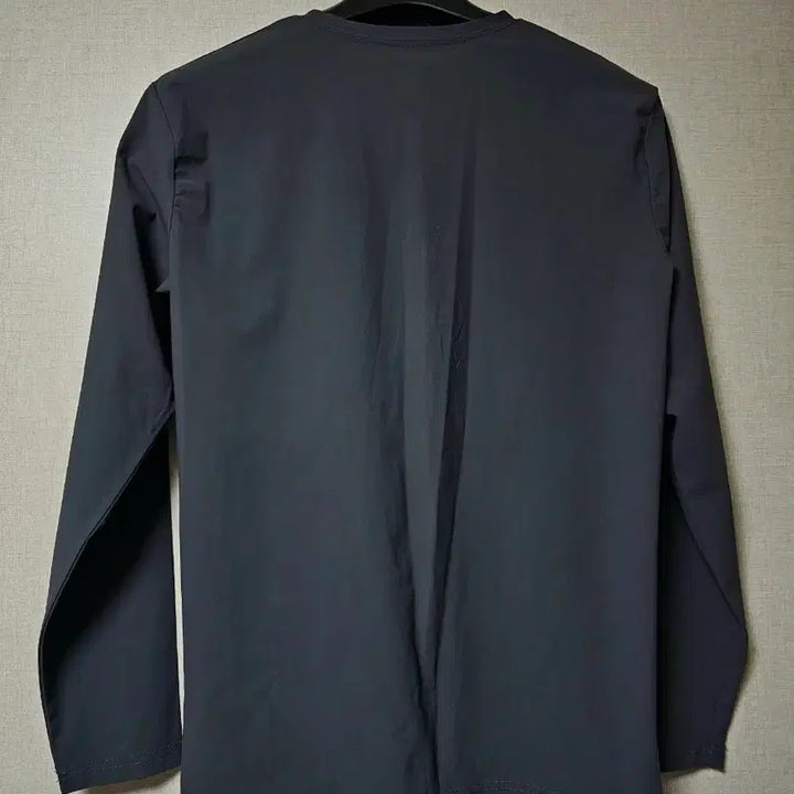 [BUNJANG] Find-Out Round Neck T-shirt (100) / 파인드아웃 라운드 티셔츠 (100)