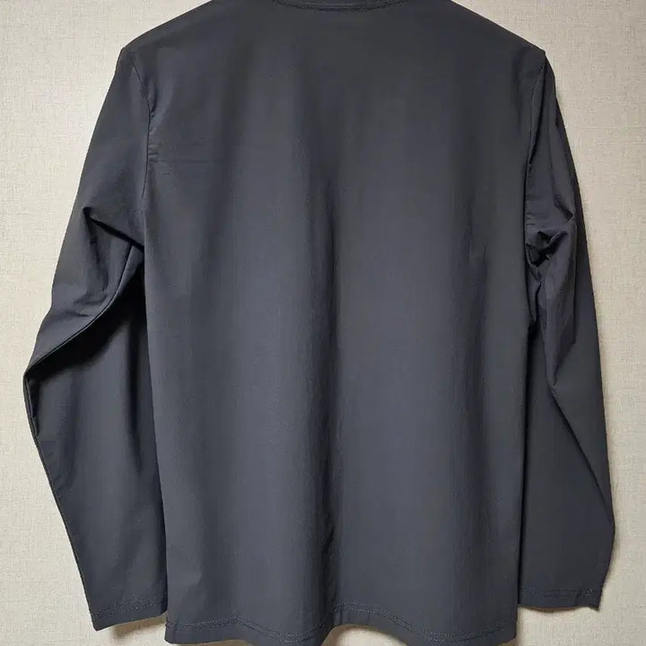 [BUNJANG] Find-Out Round Neck T-shirt (100) / 파인드아웃 라운드 티셔츠 (100)