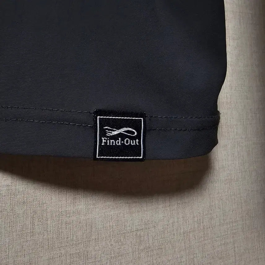 [BUNJANG] Find-Out Round Neck T-shirt (100) / 파인드아웃 라운드 티셔츠 (100)