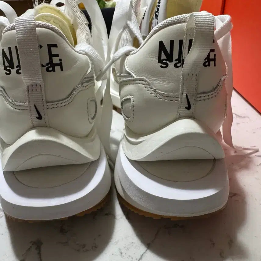 [BUNJANG] Nike Sacai Vaporwaffle White Sneakers / 사카이 베이퍼와플 화이트 275