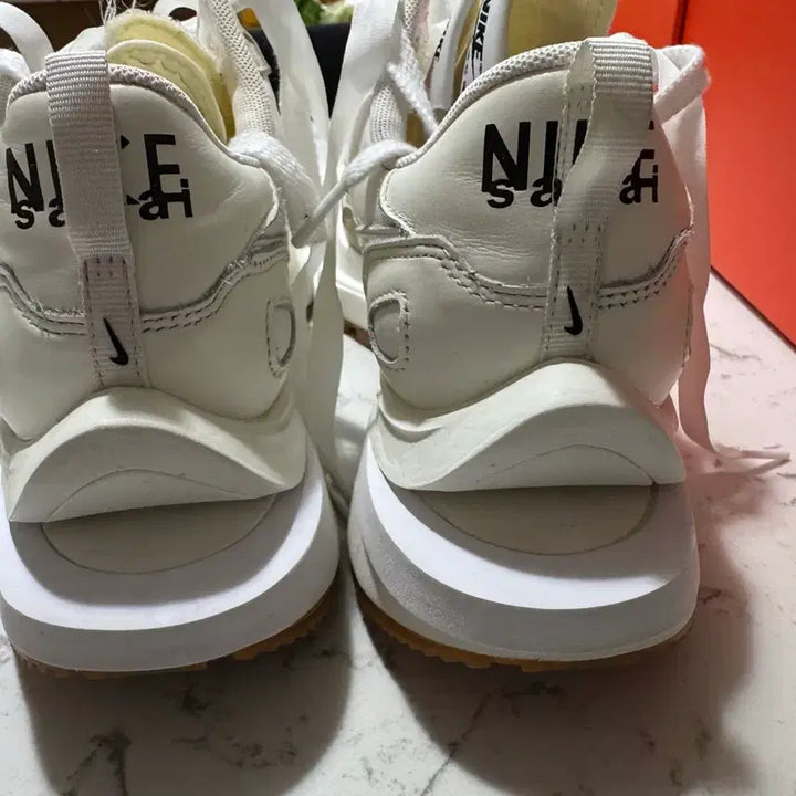 [BUNJANG] Nike Sacai Vaporwaffle White Sneakers / 사카이 베이퍼와플 화이트 275