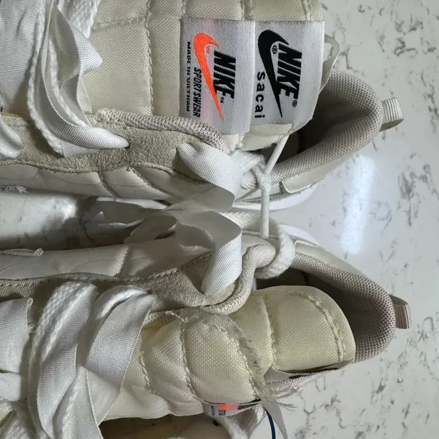 [BUNJANG] Nike Sacai Vaporwaffle White Sneakers / 사카이 베이퍼와플 화이트 275