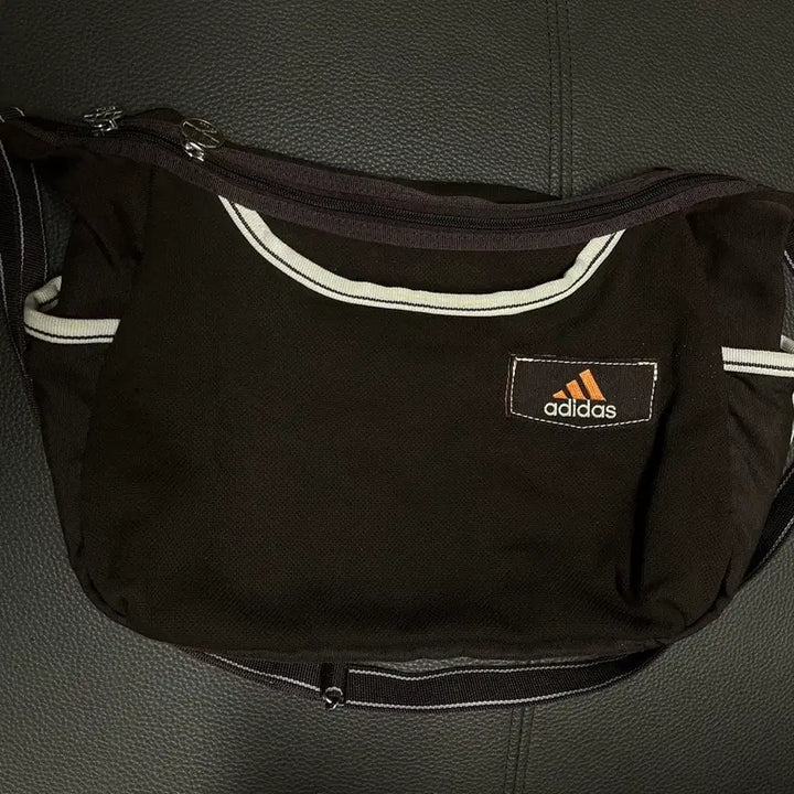 [BUNJANG] Adidas Vintage Crossbody Bag / 아디다스 고동색 빈티지 크로스백