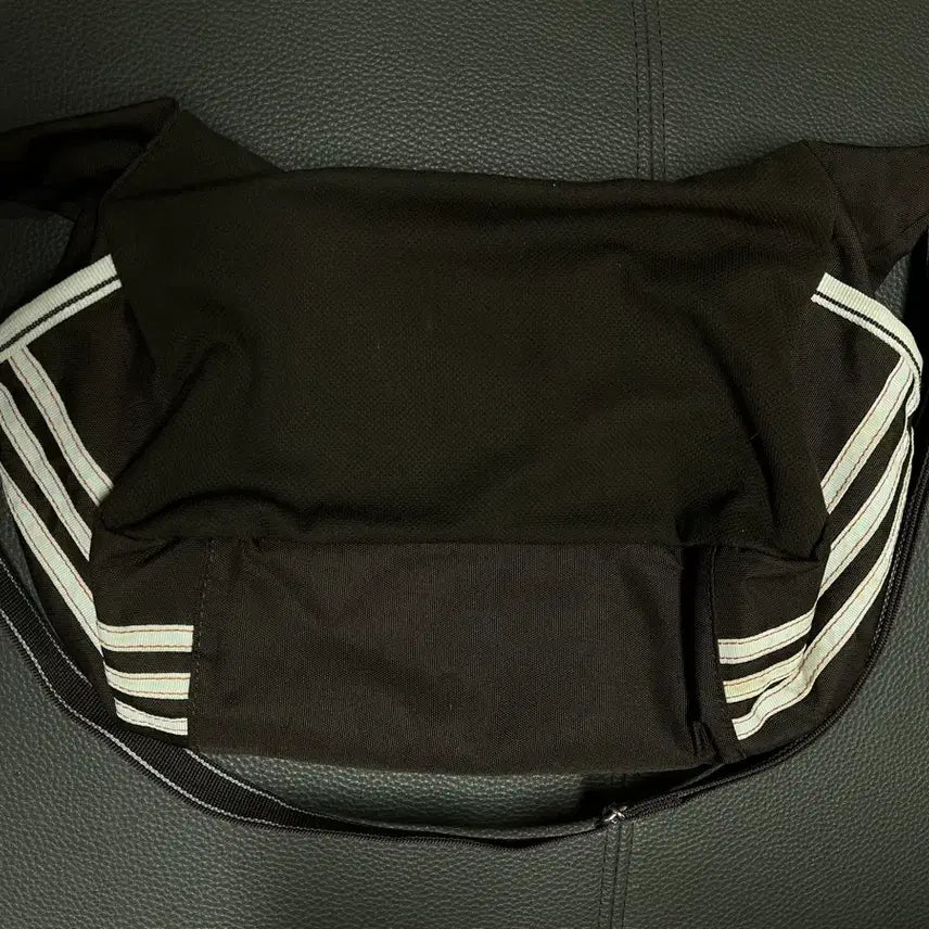 [BUNJANG] Adidas Vintage Crossbody Bag / 아디다스 고동색 빈티지 크로스백