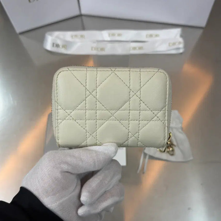 [BUNJANG] Dior Lady Dior Voyager Heart Zip Coin Wallet / [리오브] 디올 레이디 디올 하트 보야저 지퍼 코인 중지갑