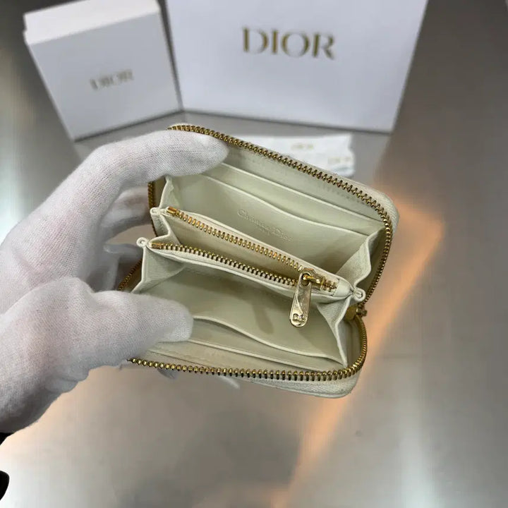 [BUNJANG] Dior Lady Dior Voyager Heart Zip Coin Wallet / [리오브] 디올 레이디 디올 하트 보야저 지퍼 코인 중지갑