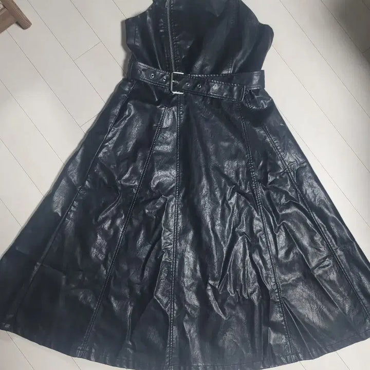 [BUNJANG] Unicay Black Leather Flare Dress / 유니캐 블랙 레더 벨트 플레어 원피스