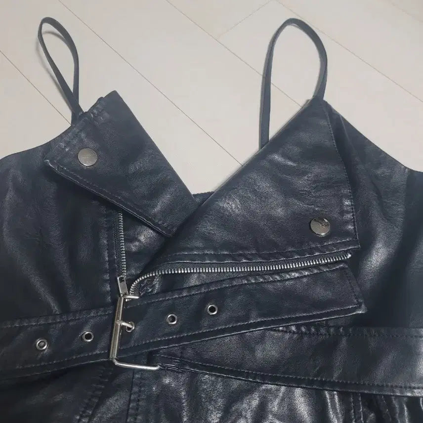 [BUNJANG] Unicay Black Leather Flare Dress / 유니캐 블랙 레더 벨트 플레어 원피스