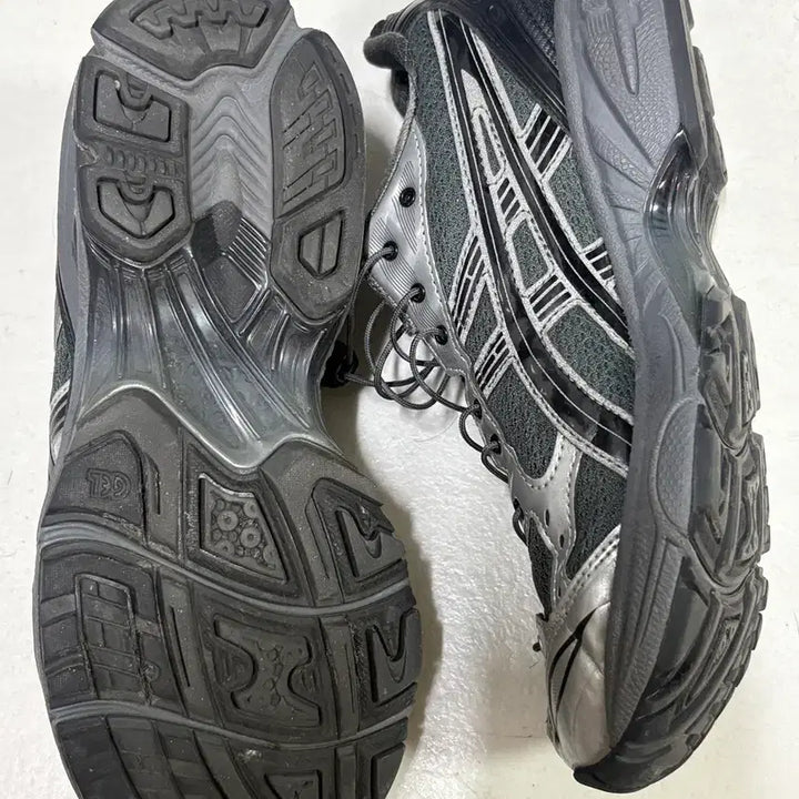 [BUNJANG] Asics Gel Kayano 14 Silver Moon Sneakers / 아식스 젤 카야노 14 실버 문 250