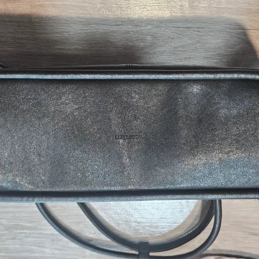 [BUNJANG] Yeomim Belted Boat Bag - Black / 여밈 벨티드 보트 백 블랙