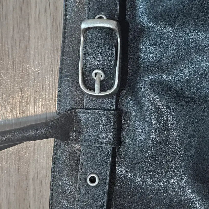 [BUNJANG] Yeomim Belted Boat Bag - Black / 여밈 벨티드 보트 백 블랙