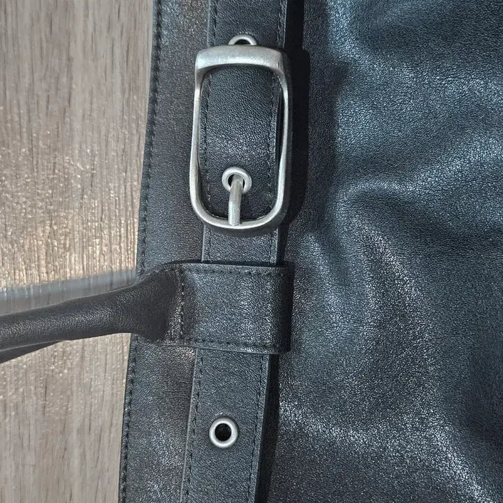 [BUNJANG] Yeomim Belted Boat Bag - Black / 여밈 벨티드 보트 백 블랙