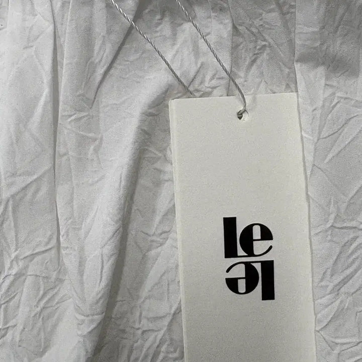 [SOLD OUT] 크리즈 플레어 탑(화이트)